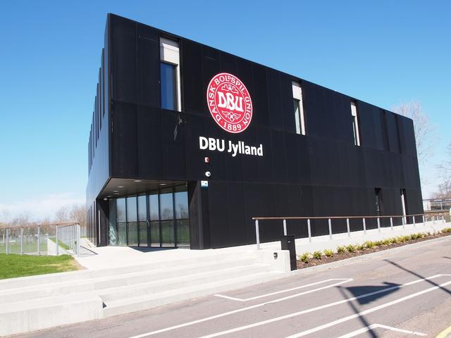 دي بي يو هوتل آند كورسوسنتر