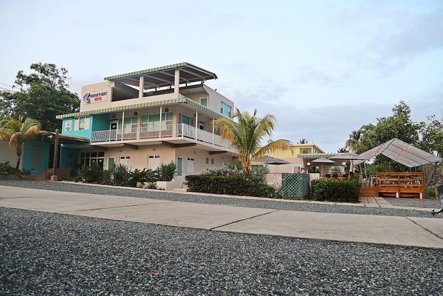 تاربونز نيست لودج