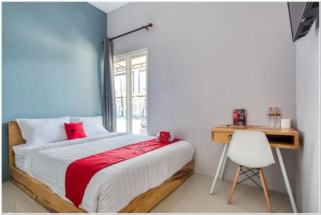 ريد دورز آت بيباس جواندا أيربورت