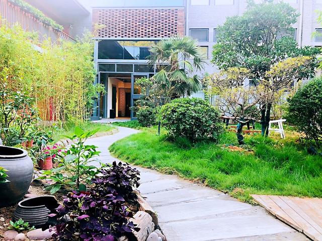 وانس أرتيستيك إن