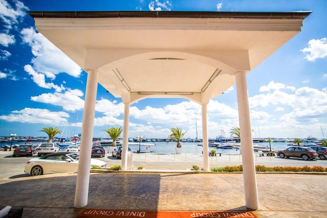 بالاس مارينا دينيفي هوتل