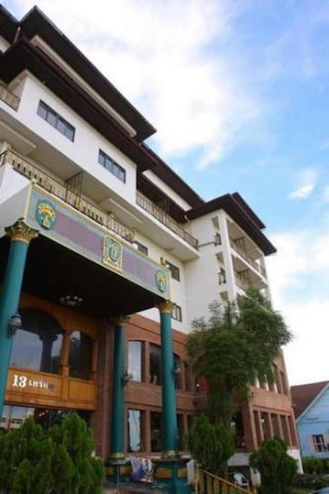 13 Coins Bangyai Hotel