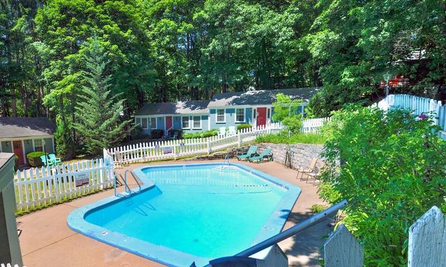 أوكسن يوك إن آند موتل