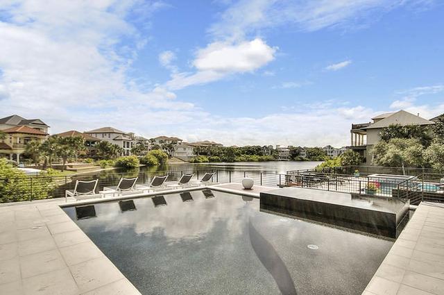 مودرن بارادايس باي فايف ستار بروبيرتيز