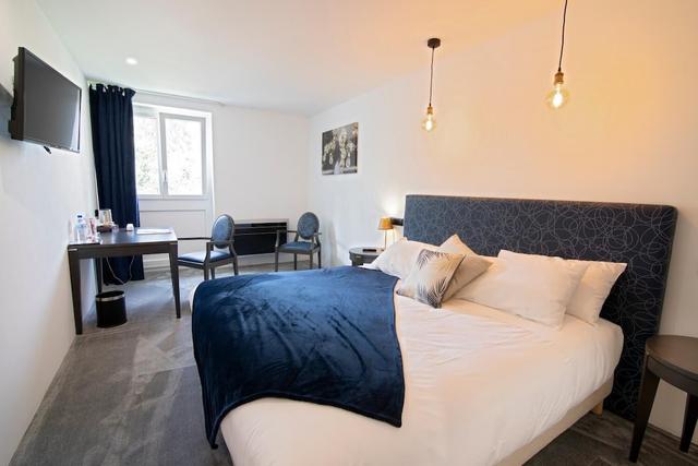 أوتل بوموتيل