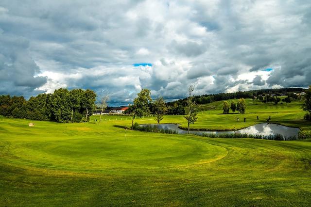 هالمستيد تونيرسجو جولف كورس