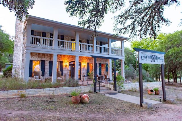 ذا كروس رودز إن