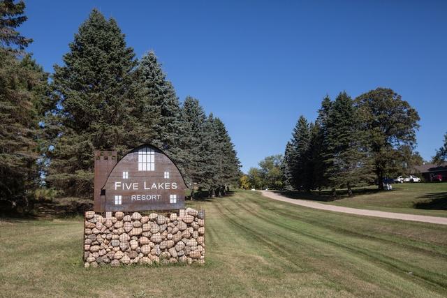 فايف ليكس ريزورت