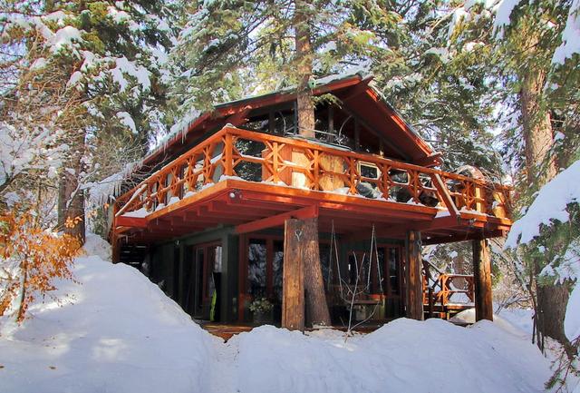 تريهاوس باي ذا ستريم