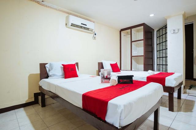 ريد دورز آت داون تاون باكولود