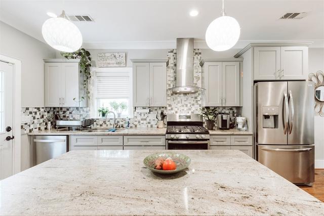 بيتشوود أفينا، 303