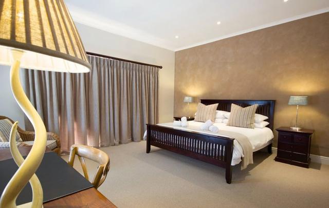 عزيزة جيستهاوس