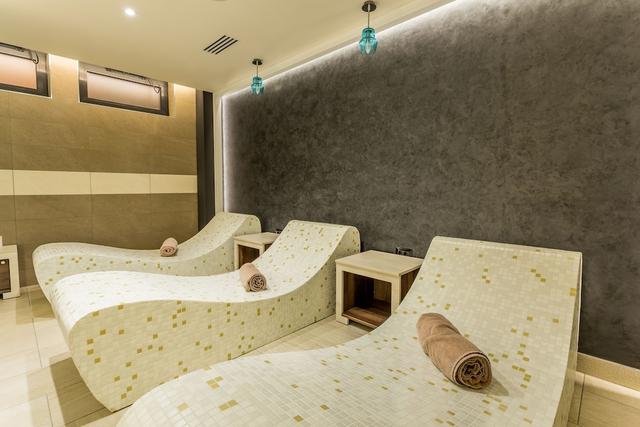 نيو سبلينديد هوتل آند سبا - للبالغين فقط