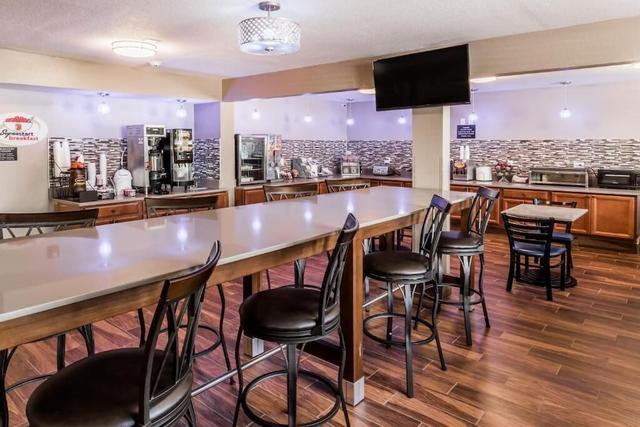 سوبر 8 باي ويندام لووا سيتي/كورالفيل