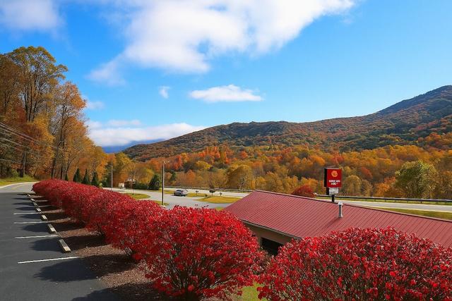 سموكيتري لودج