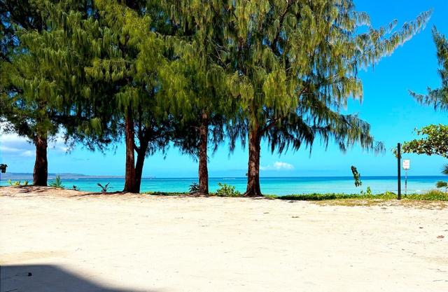 أكواريوس بيتش تاور