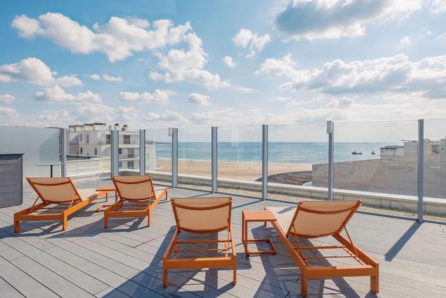 أوتل كويور مارين