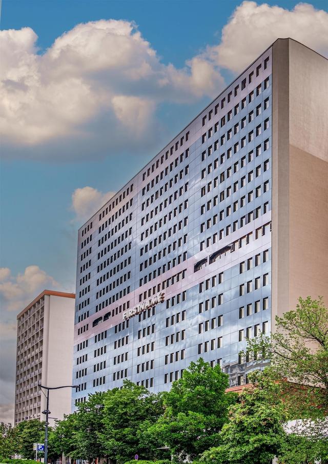 فيرستنام تول وس ريزيدينس