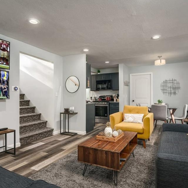 ذا لاكي تشارم هوم أوف ذا فايتينج إيريش بي بيكي جيمس 3 بد رومز