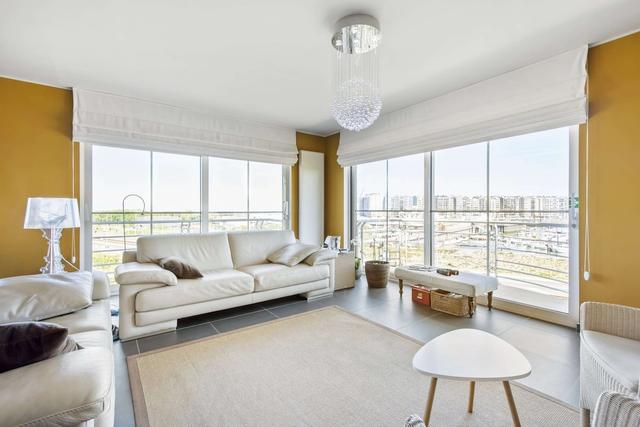 أتراكتيف أبارتمنت ويذ ديونز فيو