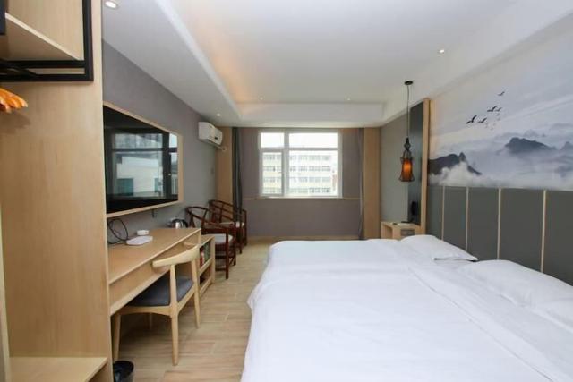 Taihe Kaida Business Hotel (Taihe People's Hospital)