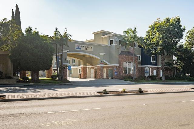 تورانس إن لاكس أيربورت إريا