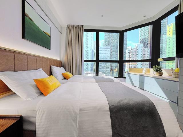 داش ليفينج أون هوليوود