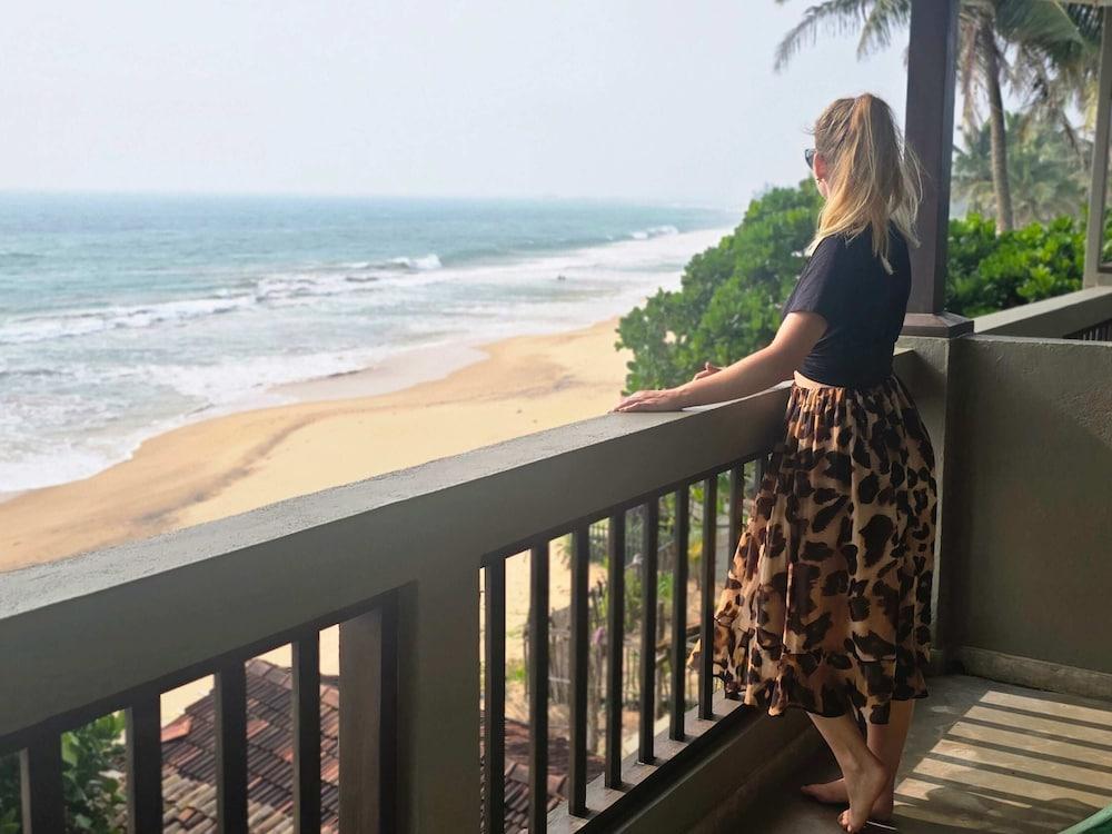 آت إيز بيتش هوتل