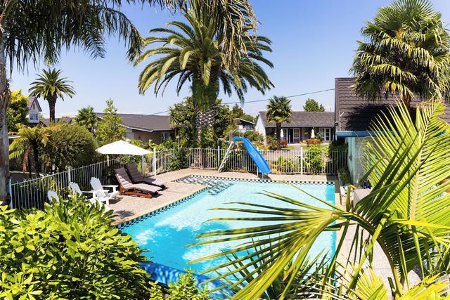 آشور كولونيال لودج موتل