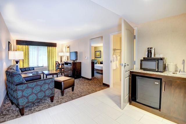 هوليداي إن إكسبرس هوتل أوف نيبتون باي آيتش جي