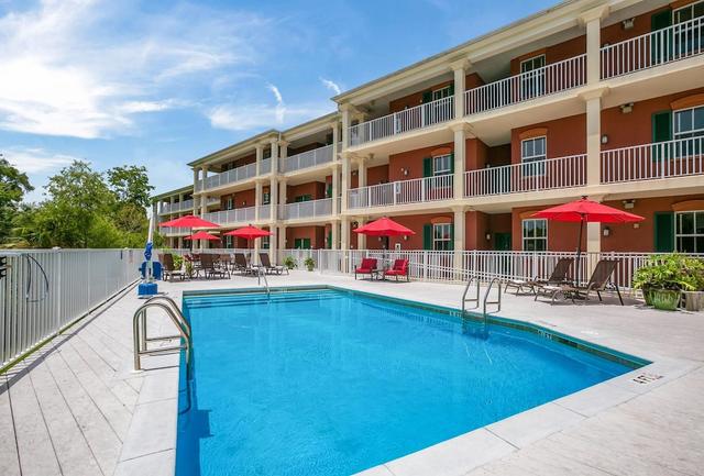 ووتر ستريت هوتل آند مارين ، آن أسيند كوليكشن هوتل