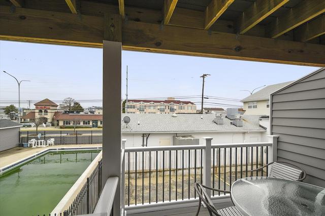 12 سيبريز فيليدج 26 ماكينلي أفيني. باي لونج آند فوستر