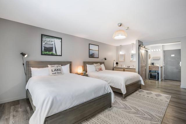 ذا شور كلوب ويسكونسين، آن أسيند كوليكشن هوتل