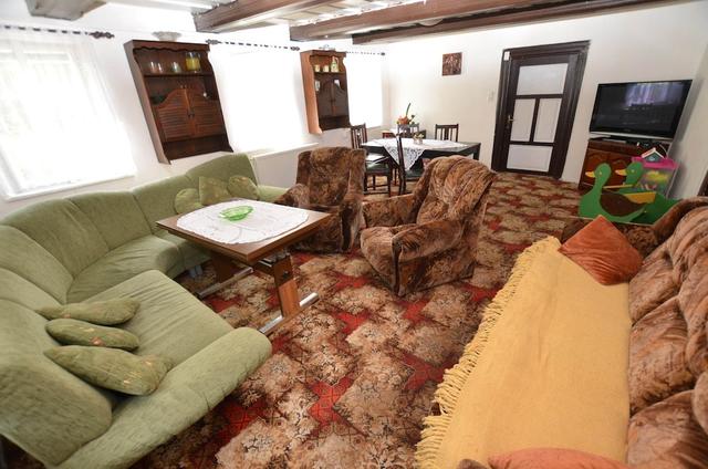 فاميلي تشاليت ويذ جاردن