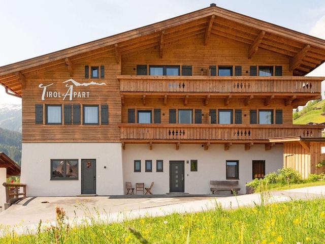 لوفيلي أبارتمنت إن جوتشبيرج ويذ بالكوني