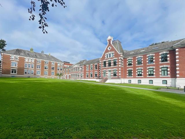 بد آن ب بسبياف ن غار جٓه إ ب 2 اياسي اند كوزي سنترال 3 رومز