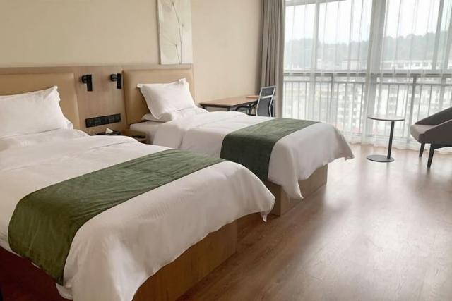 Greenhouse Hotel (Yichun Mingyue Mountain Airport Hot