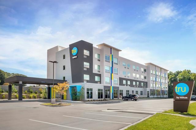 ترو باي هيلتون جاستونيا