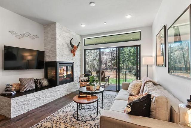 نيو لاكشري كوندو ريفر فيو ساوندز باتيو هوت توب