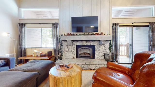 ماموث سكاي آند راك نمبر 80 3 بد روم كوندو باي ريدآونينغ