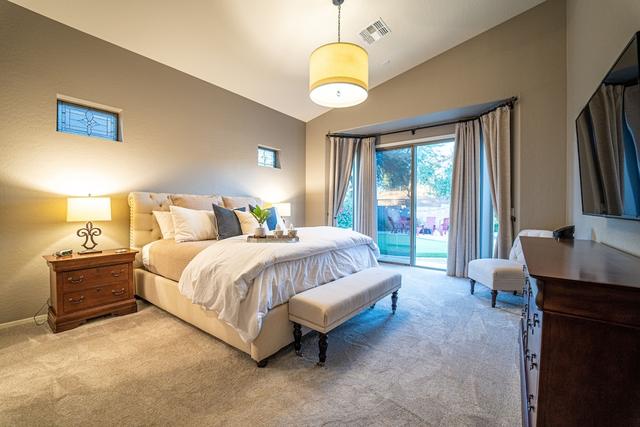 Gorgeous home w/Private Pool, Heated shared pool, Mountain Views, fire pit & more! by RedAwning